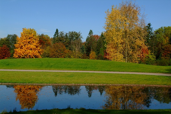 Farben-Spiel im Herbst am Wernersee im 