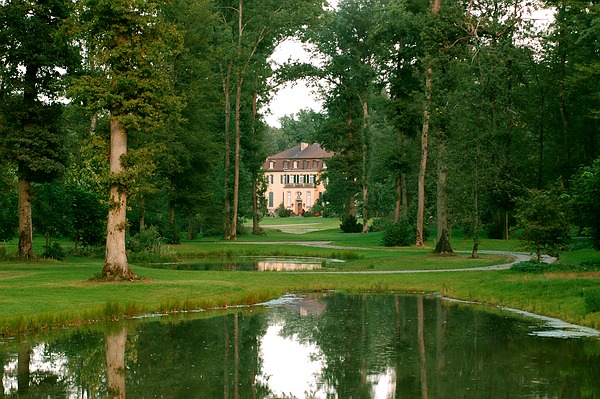 Der Parkschöpfer beherrschte die Gartenkunst: das Schloss spiegelt sich in drei hintereinander gelegenen Teichen